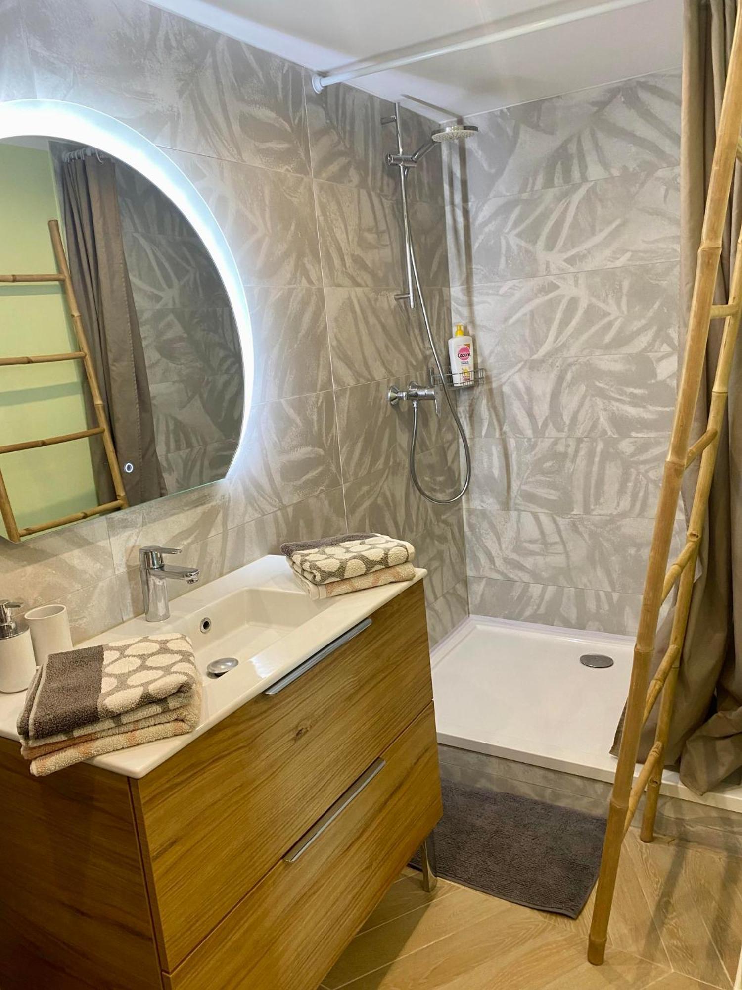 Spacieux Duplex, Vue Mer Et Belle Terrasse Hyères Esterno foto